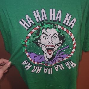 Green Graphic T-Shirt with Holiday Joker Design Sz Xl